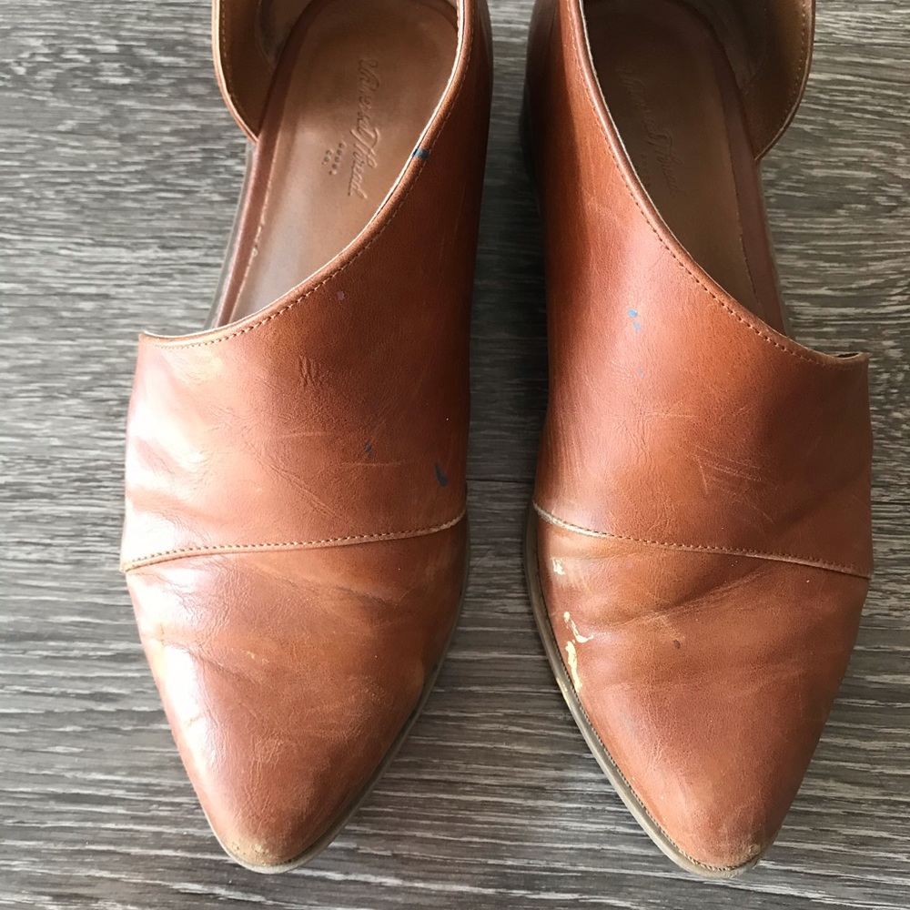 Brown side  slit leather shoes